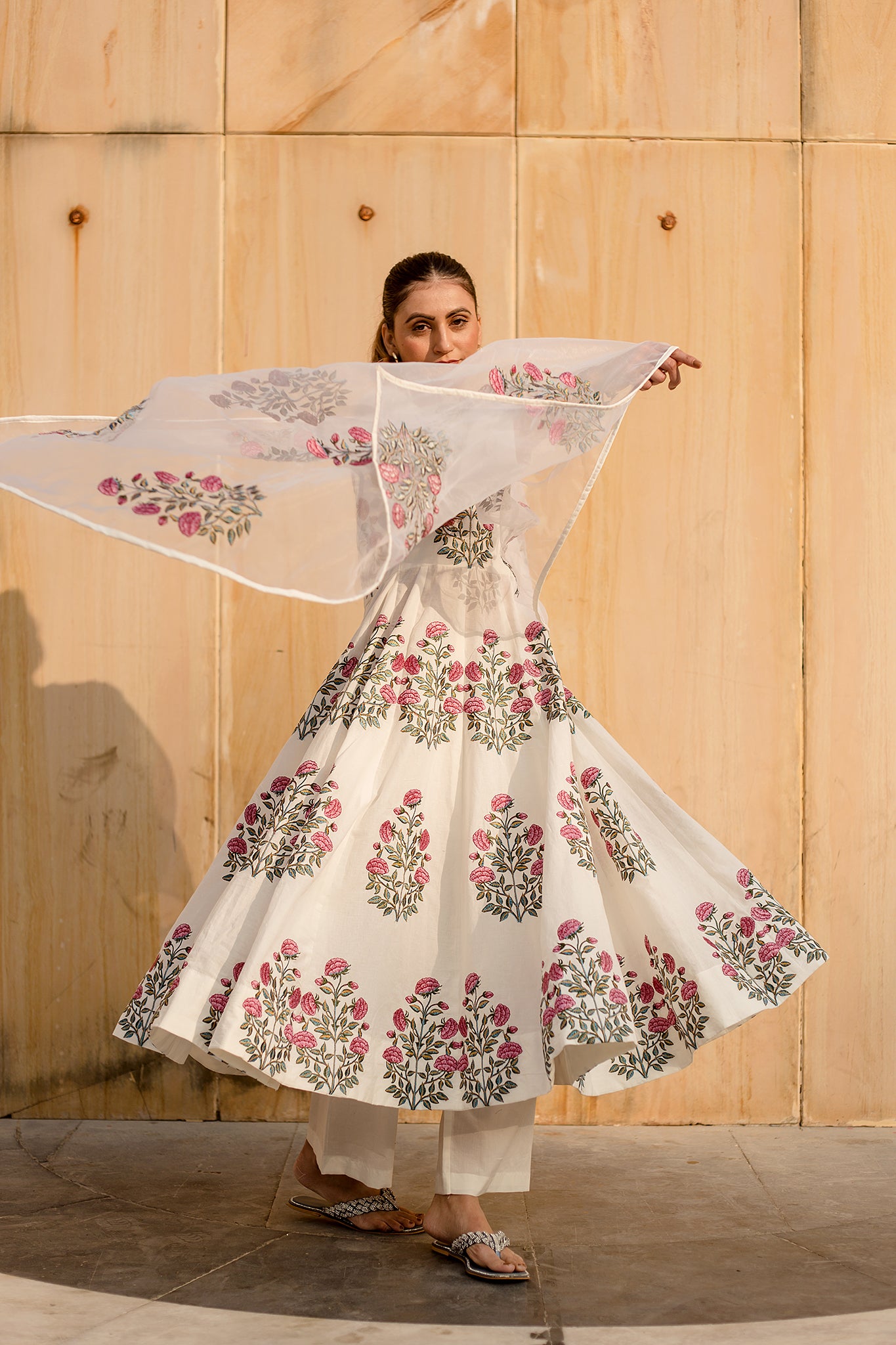 Sona Designer Off White Readymade Anarkali Suit Set for Women Online –  UrbanStree